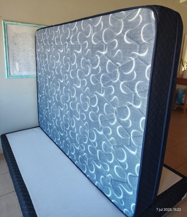 WhatsApp Image 2025-07-08 at 11.01.15 Conjunto sommier Balance - Todas las medidas - Espuma alta densidad.