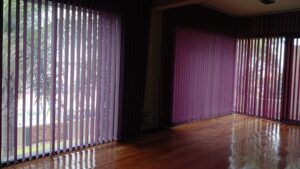 Cortinas banda vertical.