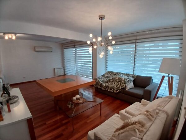 Cortinas zebra o eclipse.